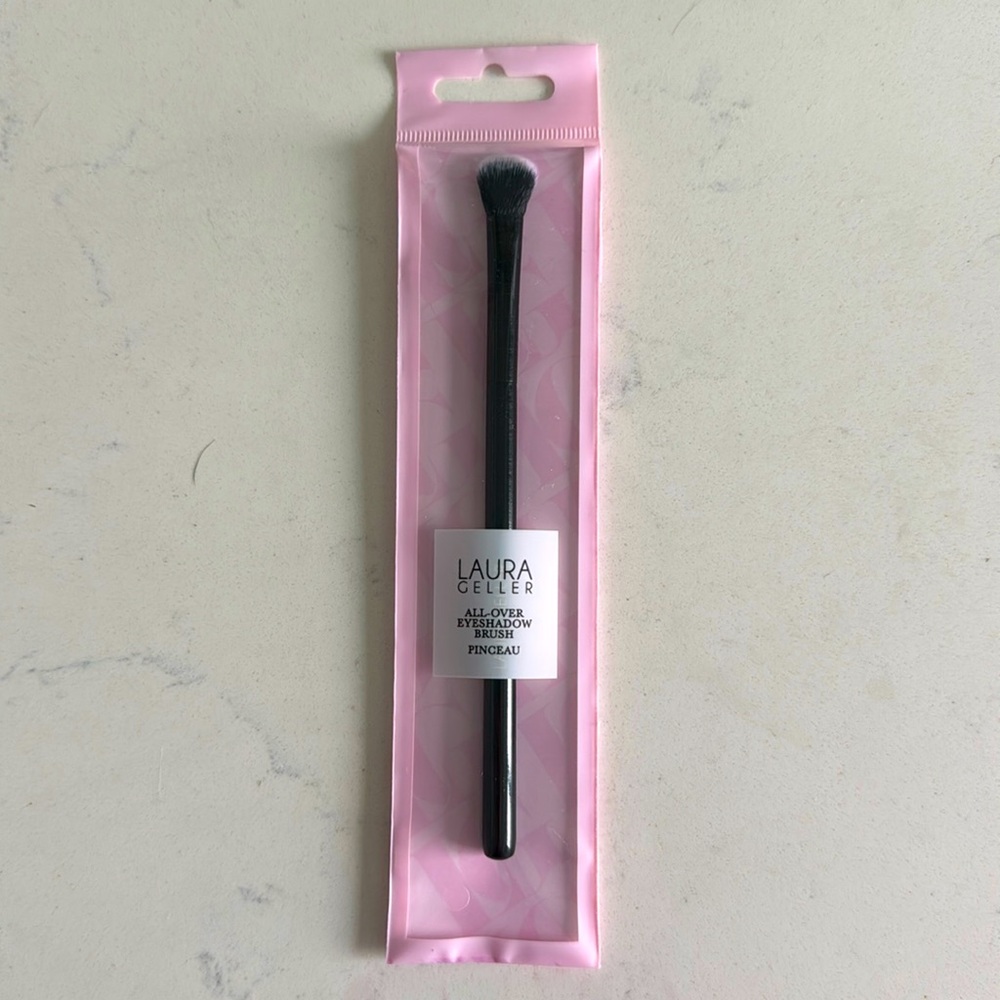 NEW LAURA GELLER All-Over Eyeshadow Brush